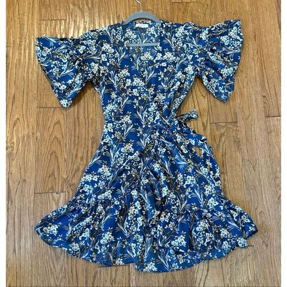 Max studio blue floral flutter sleeve wrap dress size small - Picture 9 of 10